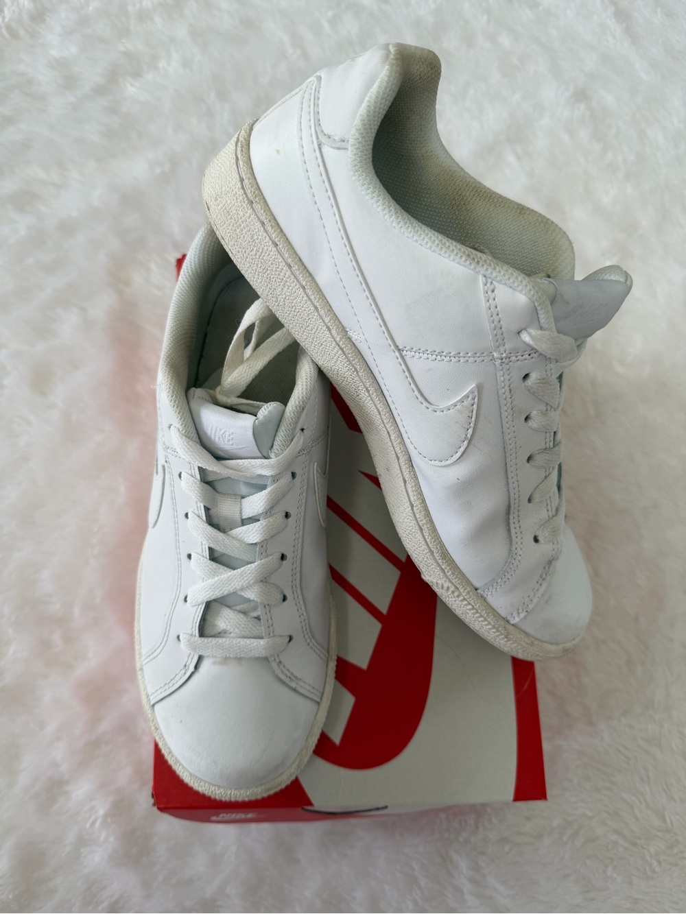 Women’s Nike Court Royale (7.5)